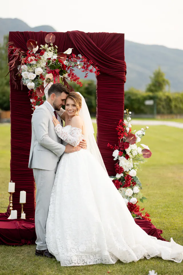 Love in burgundy at Hills Park – wedding décor 1