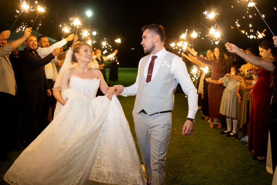 Love in burgundy at Hills Park – wedding décor 15