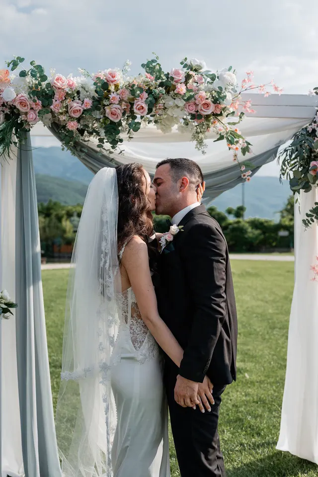 A toast to love at Hills Park – wedding décor 1