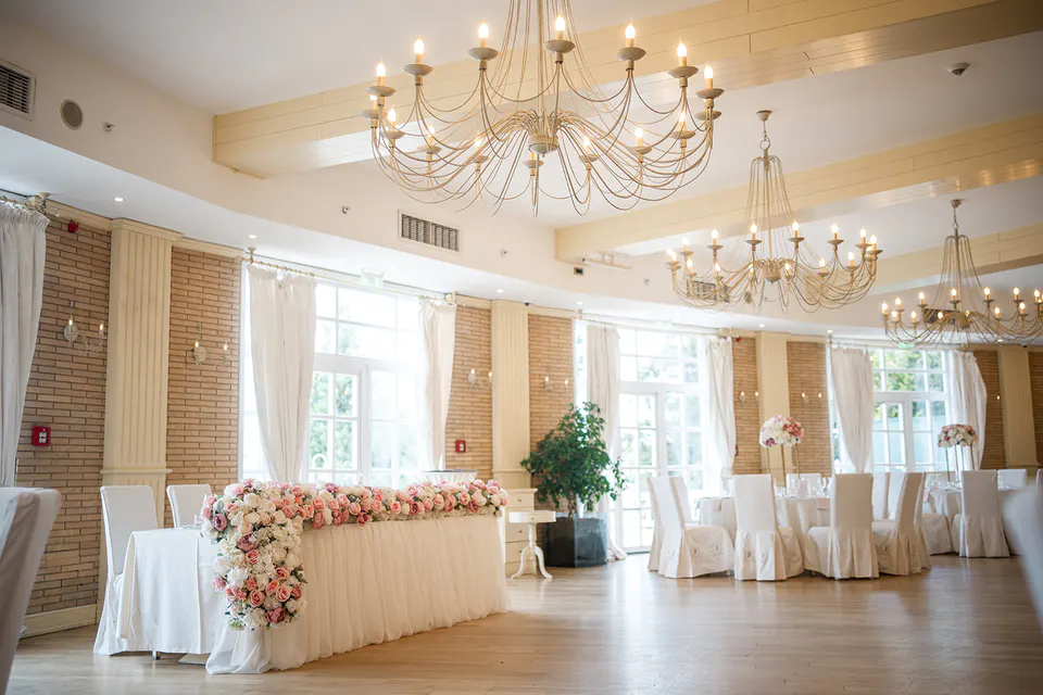 A stylish wedding at St. Sofia Golf Club – wedding décor 1