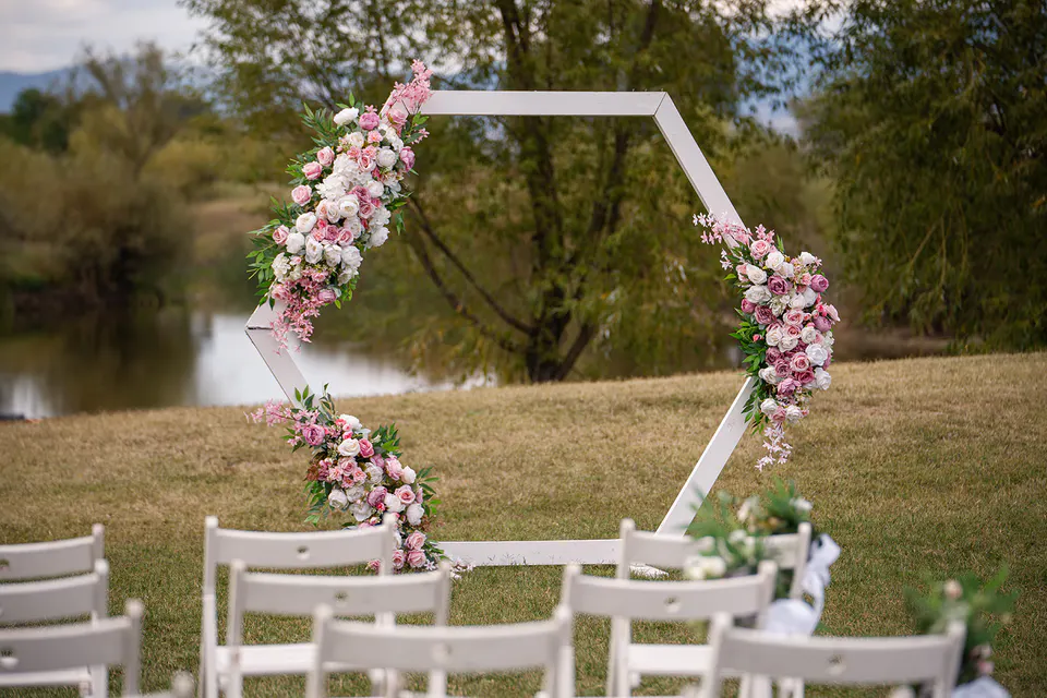 A stylish wedding at St. Sofia Golf Club – wedding décor 6